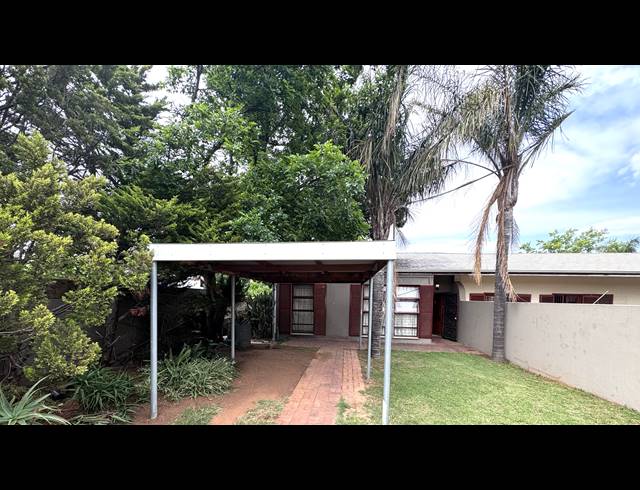 4 BEDROOM FREESTANDING FOR SALE IN VAN RIEBEECK PARK